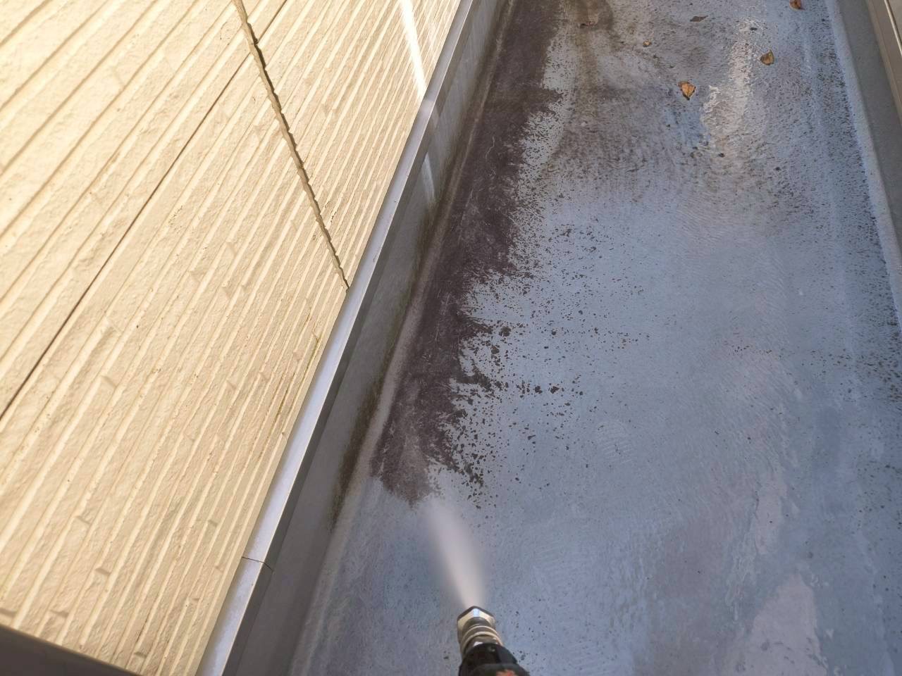 上尾市でバルコニー防水と付帯部の塗装を実施。トータル外装リフォームの完成！